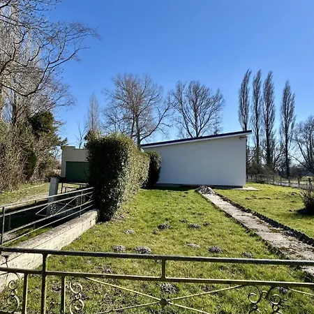 Homestay La Claire Fontaine *